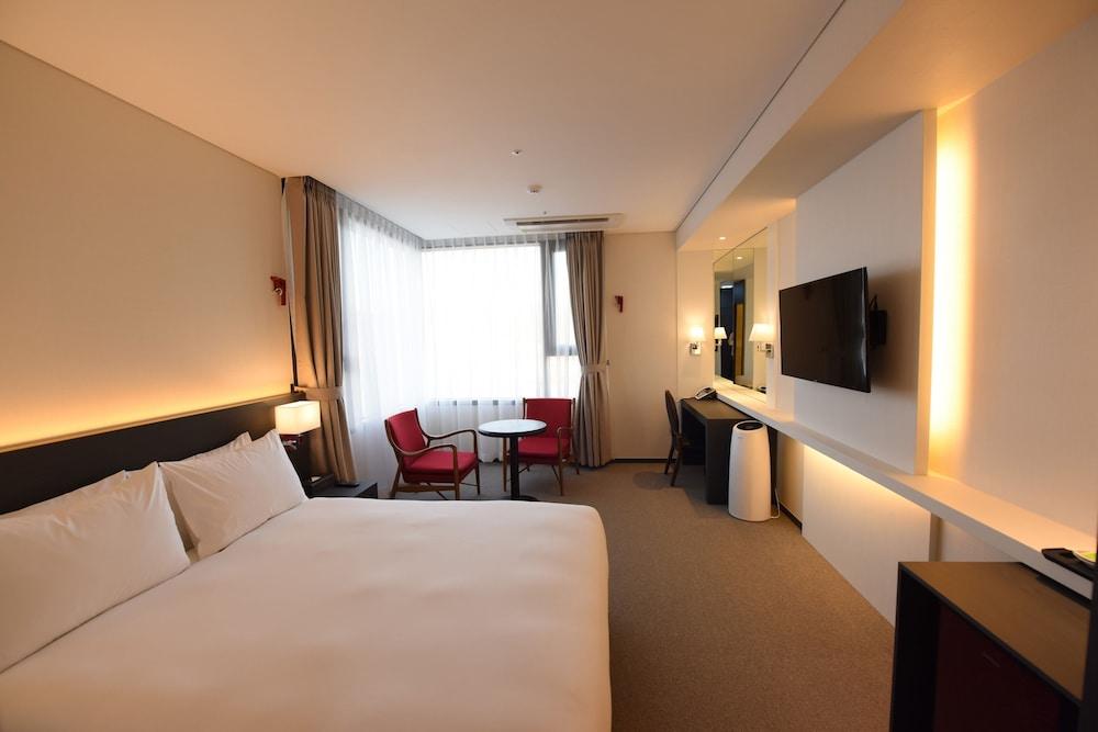 Geoje Art Nouveau Suite Hotel