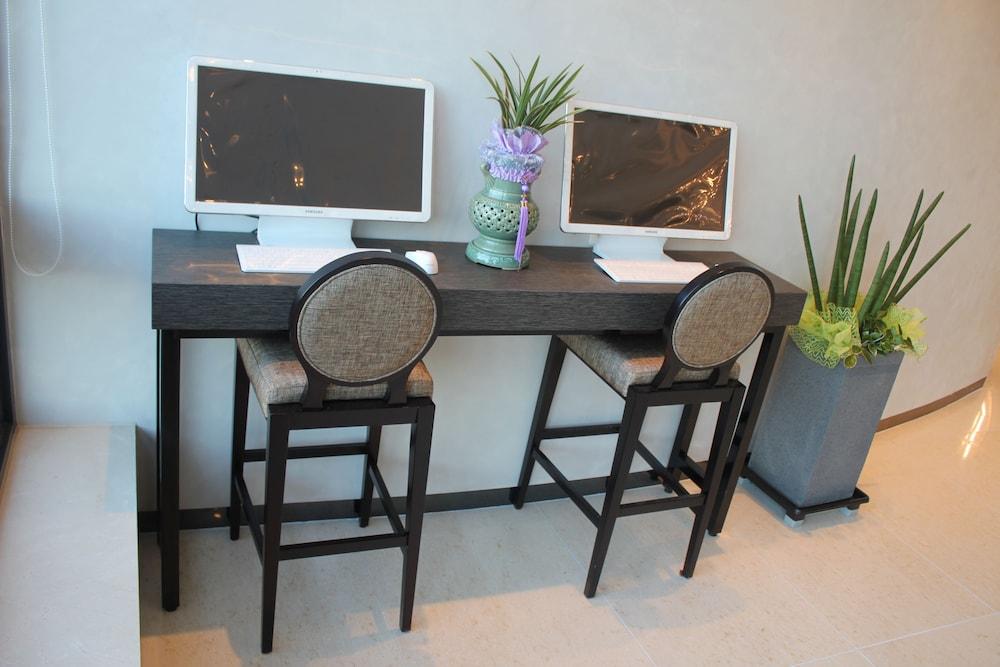 Geoje Art Nouveau Suite Hotel