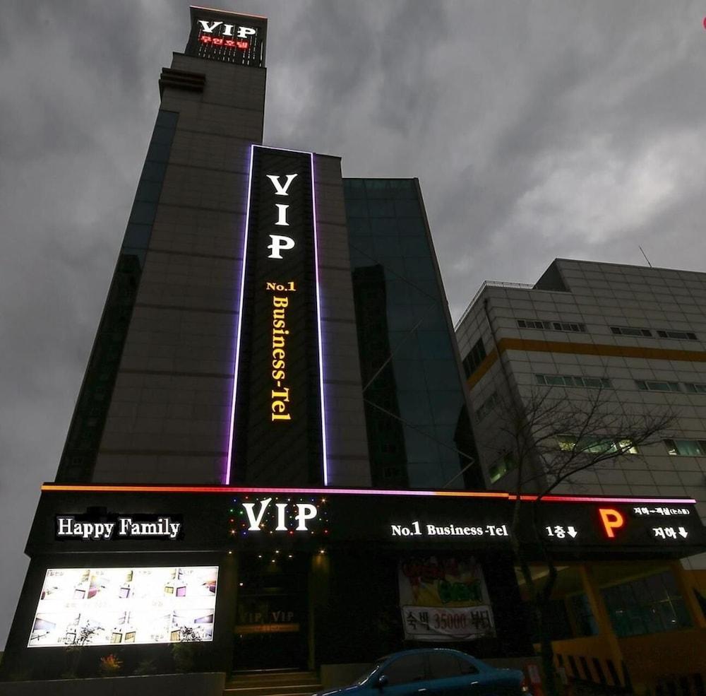 VIP Hotel