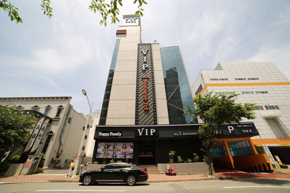 VIP Hotel