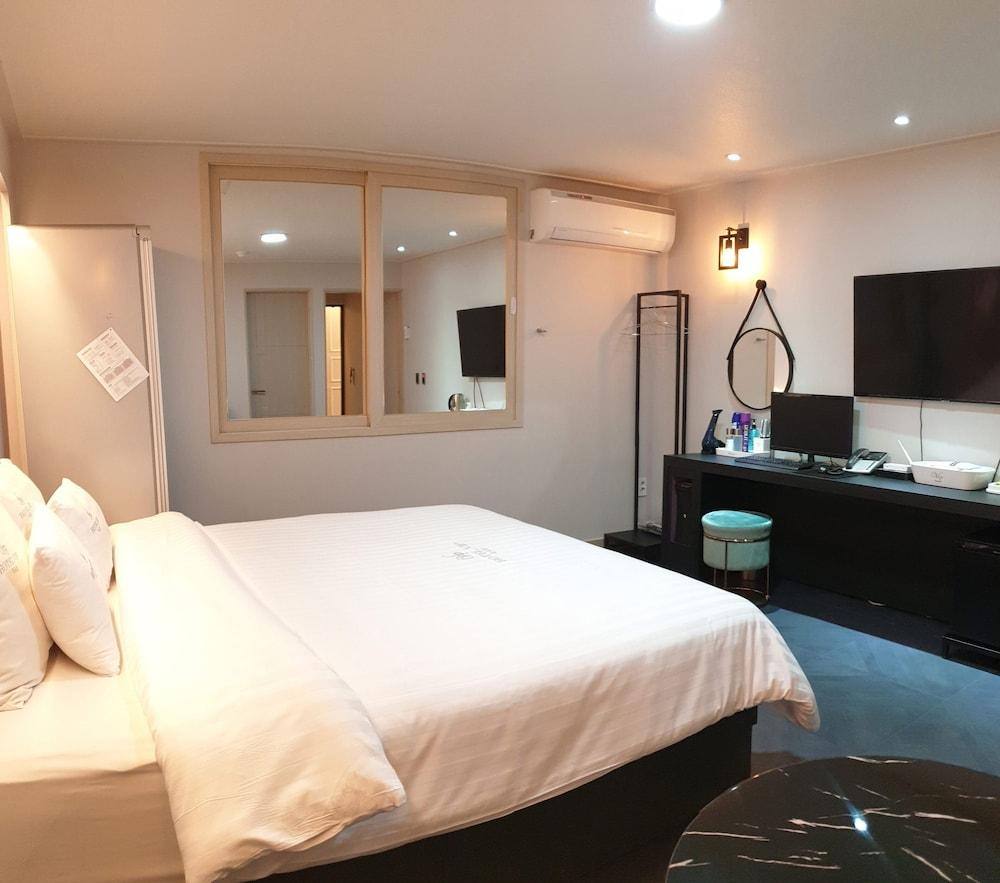 VIP Hotel
