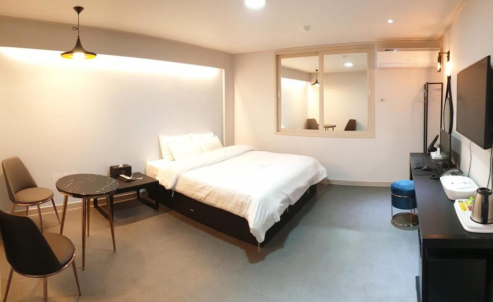 VIP Hotel