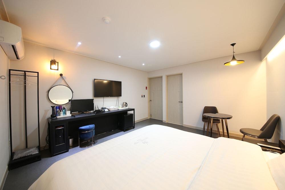VIP Hotel