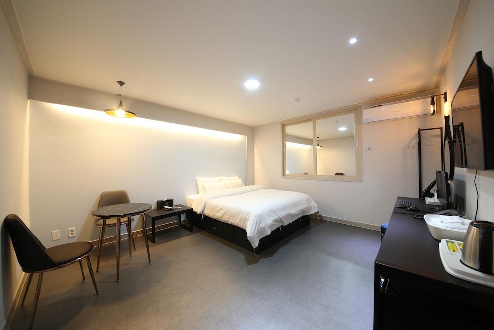 VIP Hotel
