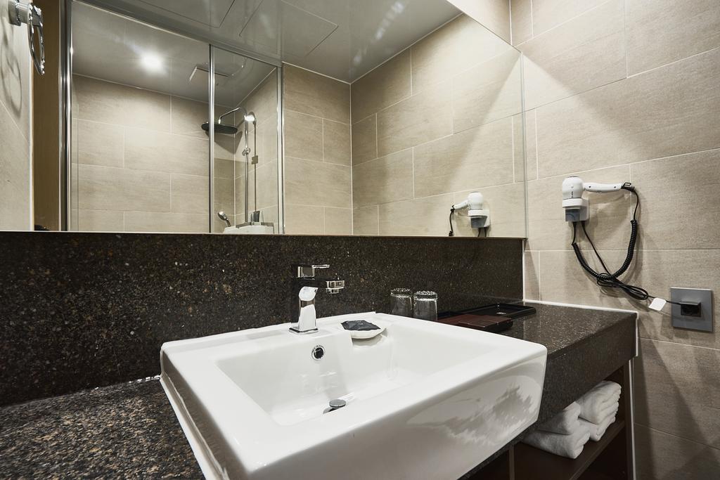 Royal Emporium Incheon Airport Hotel