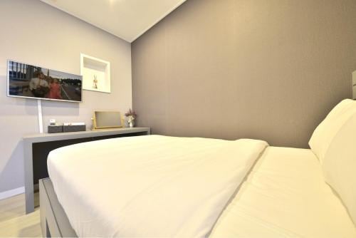 With U Hotel & Guest House