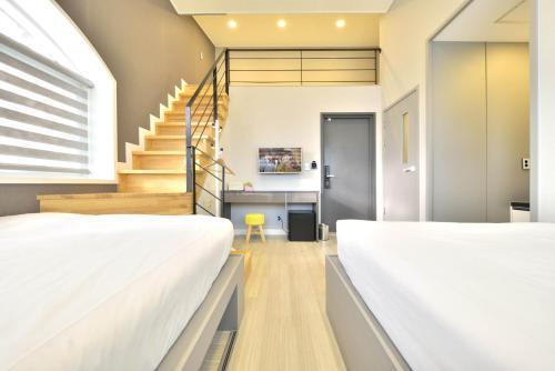 With U Hotel & Guest House