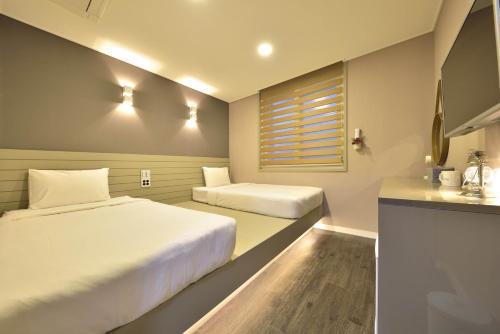 With U Hotel & Guest House