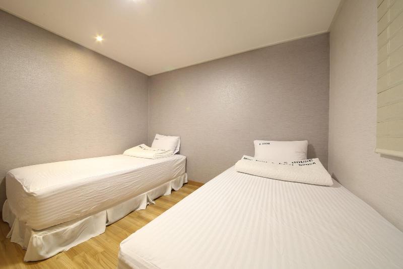 G House Mini Hotel & Guest House - Hostel