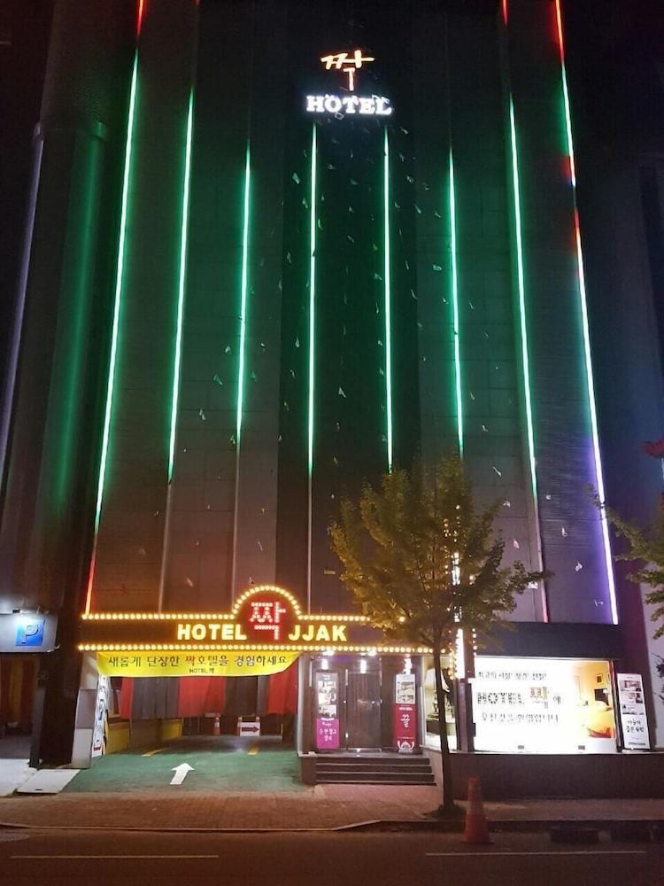 Jjak Hotel