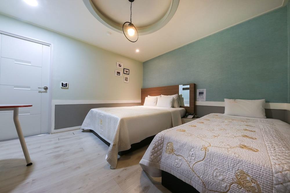 Jjak Hotel
