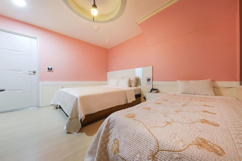 Jjak Hotel