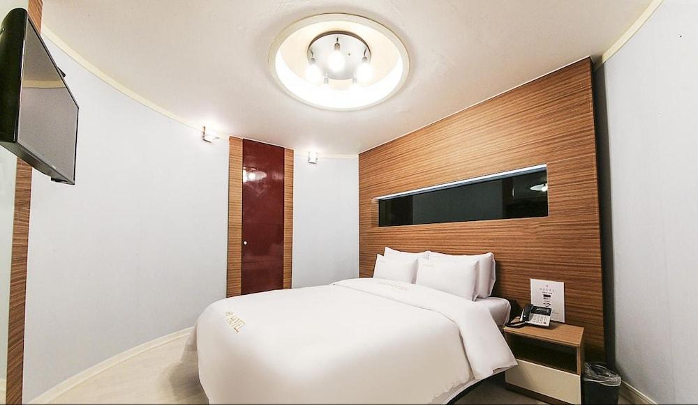 Jjak Hotel