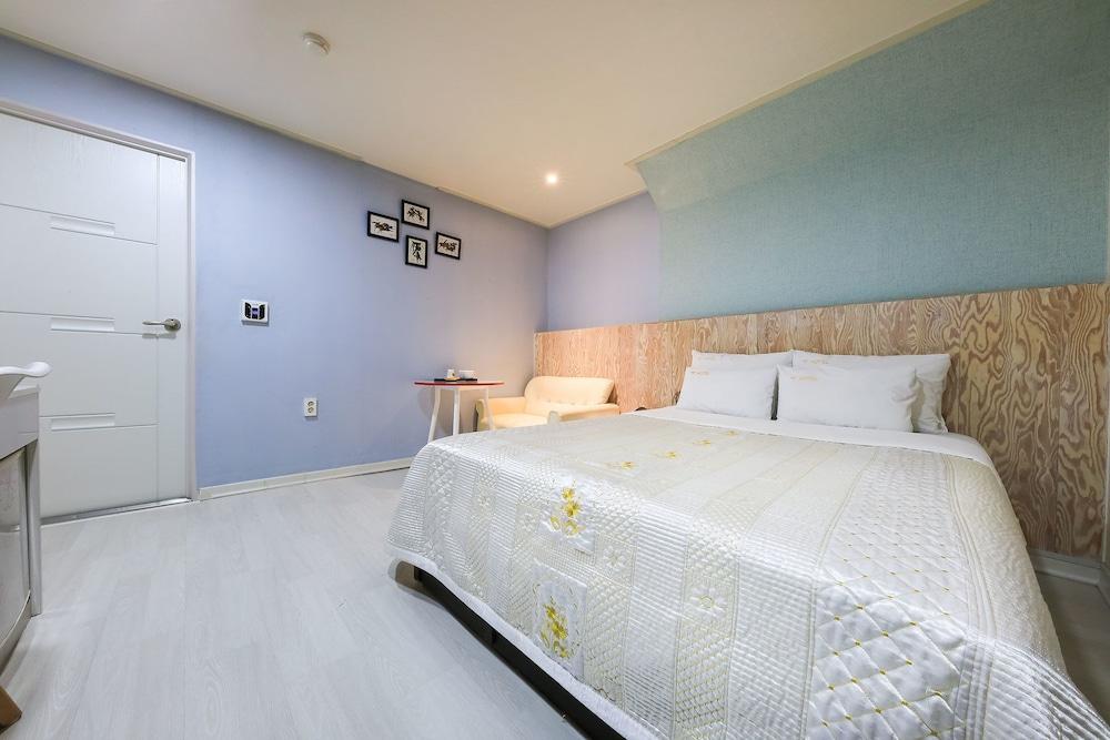 Jjak Hotel