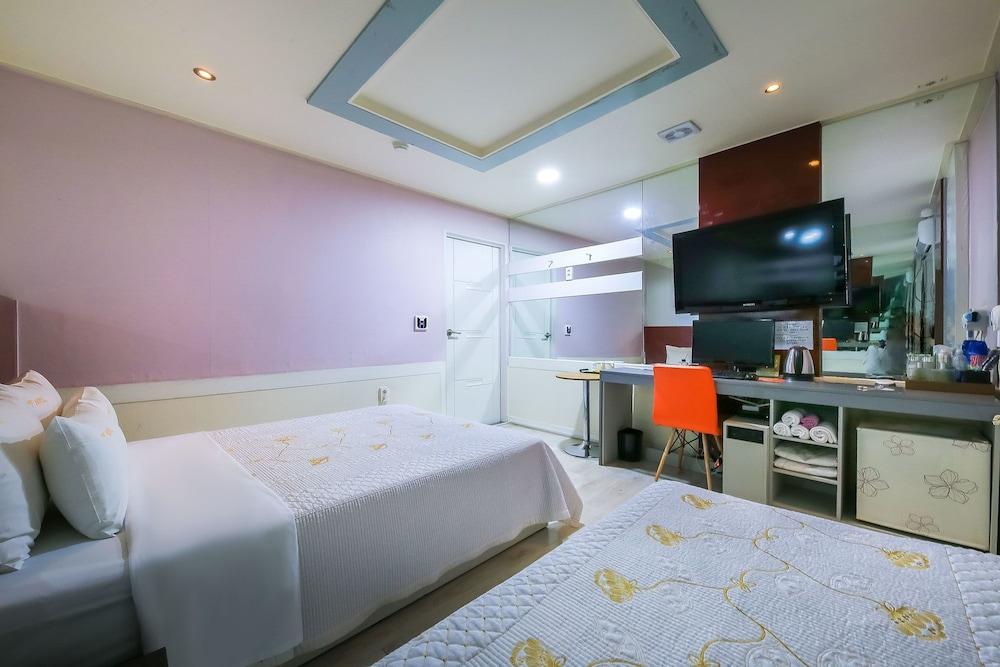 Jjak Hotel