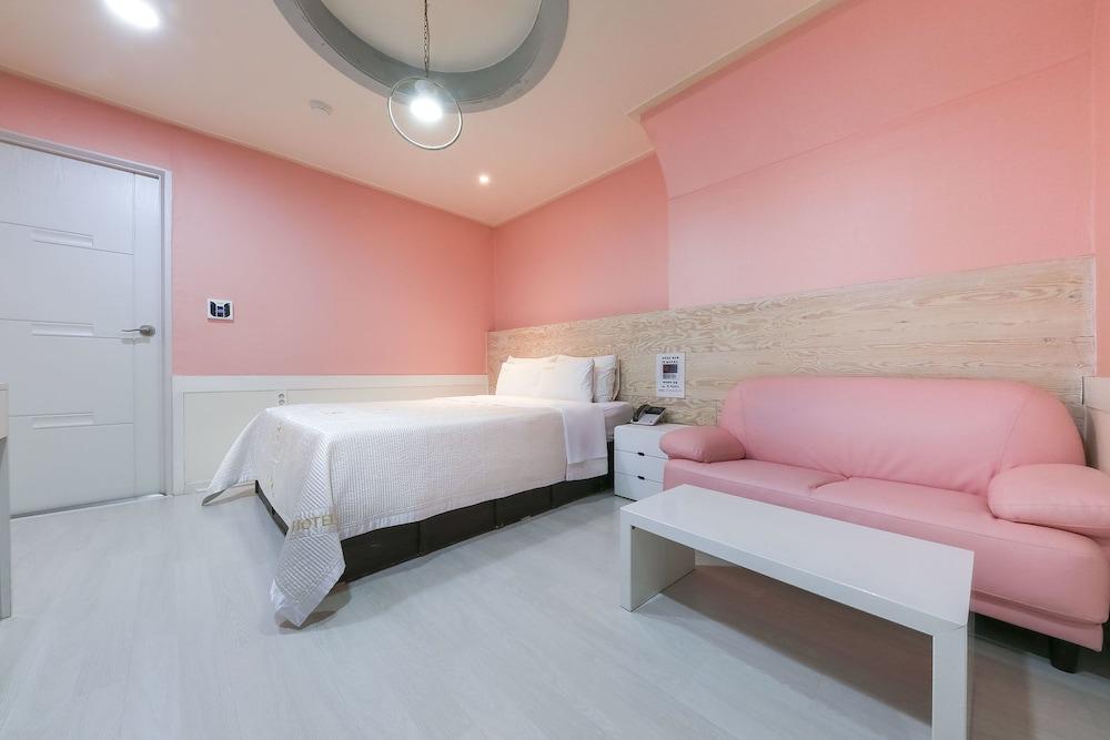 Jjak Hotel