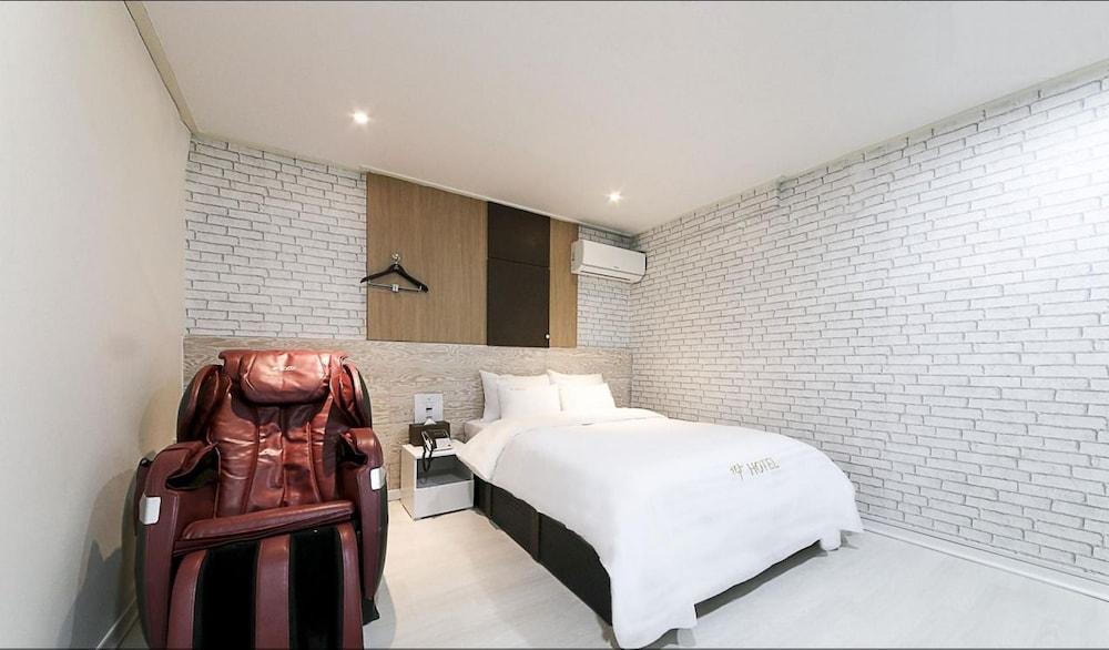 Jjak Hotel