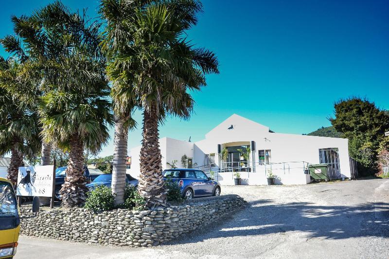 Piwaka Lodge And Backpackers