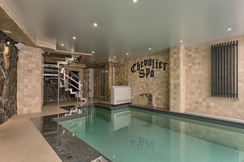 Chevalier Hotel