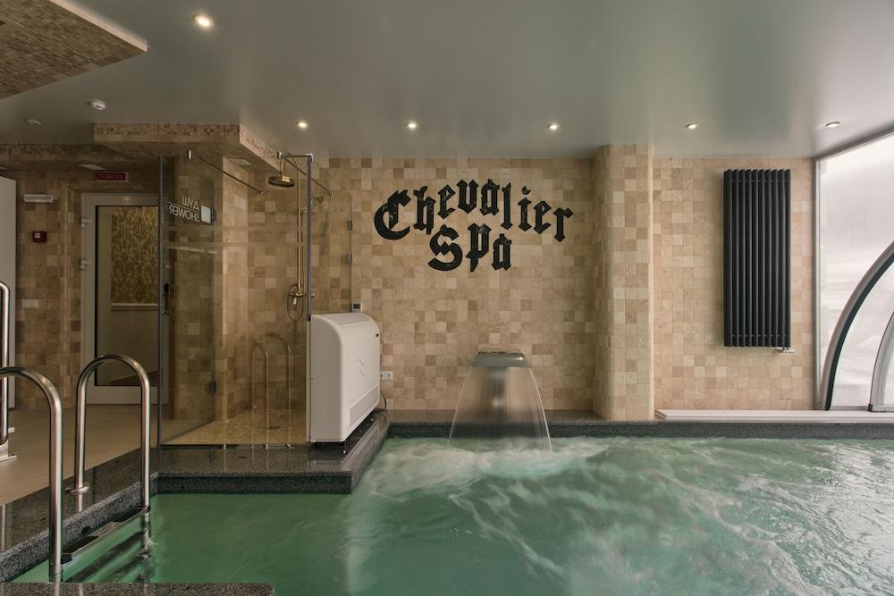 Chevalier Hotel