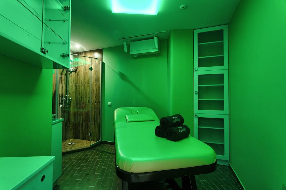 Chevalier Hotel