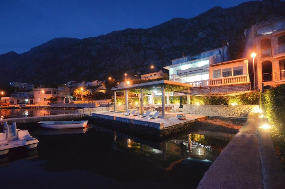 Apartments Corovic