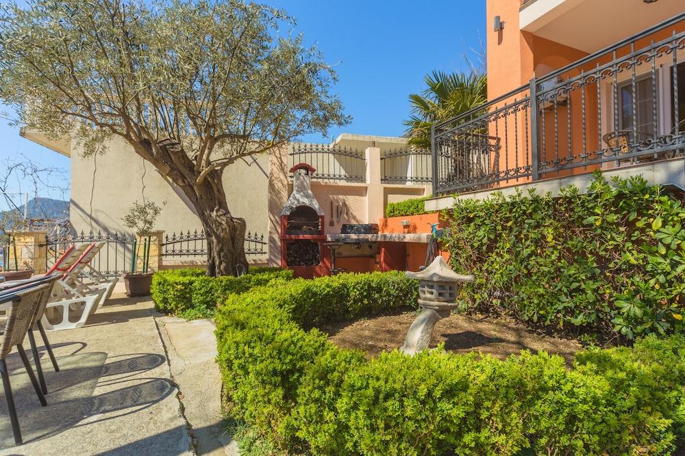 Villa Nena Apartments