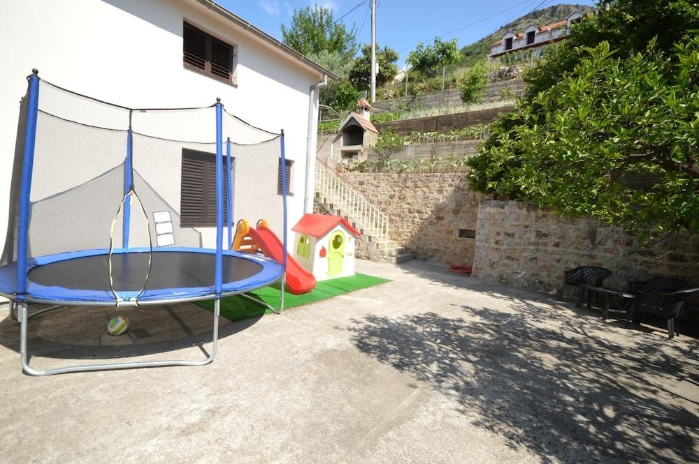Vavic Apartments