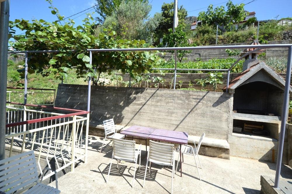 Vavic Apartments