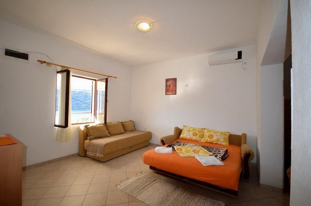 Vavic Apartments
