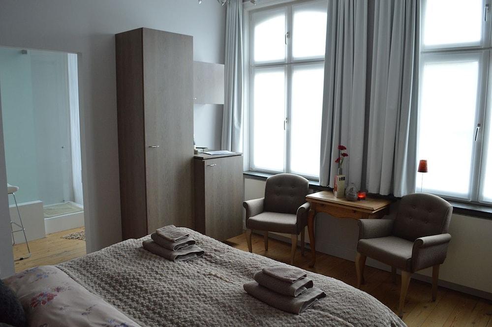 B&B @Room's