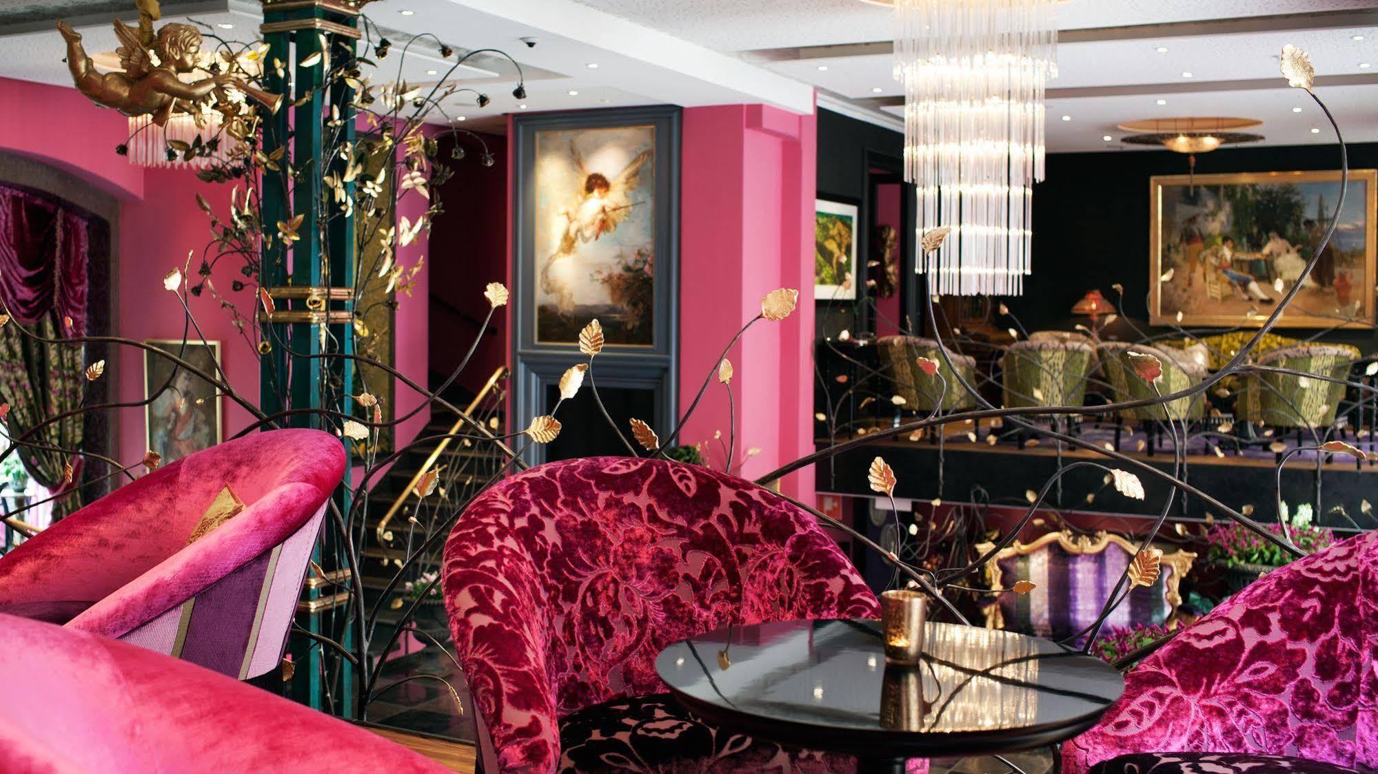 Dorsia Hotel & Restaurant