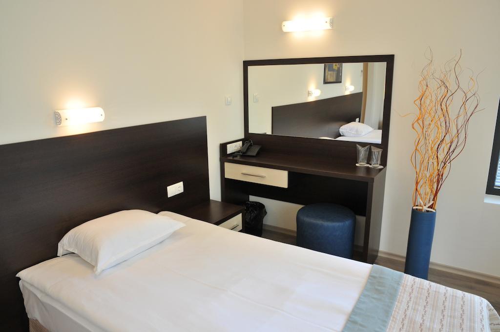 Hotel Burgas Free University