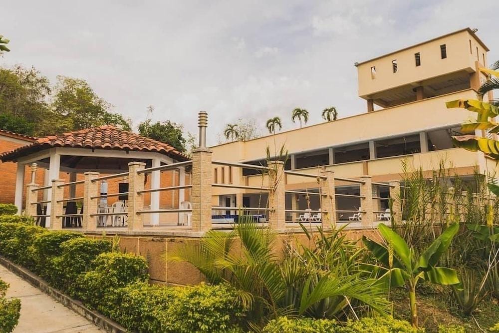 Hotel Manantial M Lare