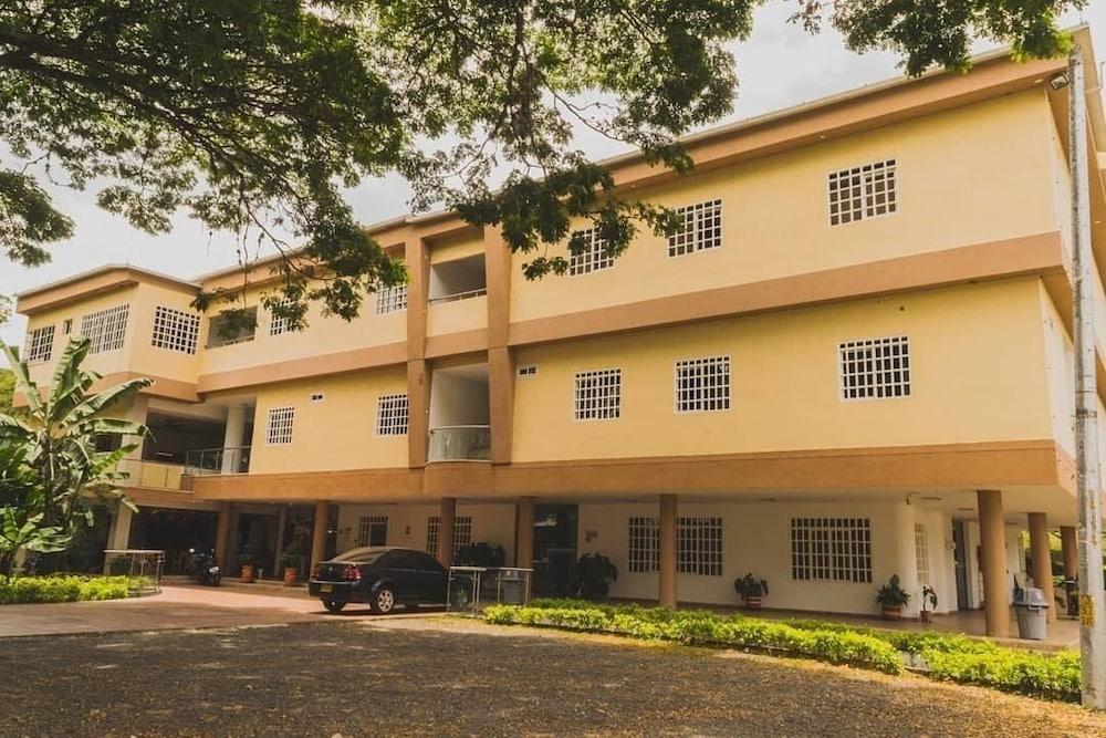 Hotel Manantial M Lare