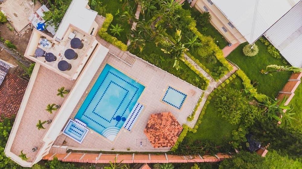 Hotel Manantial M Lare