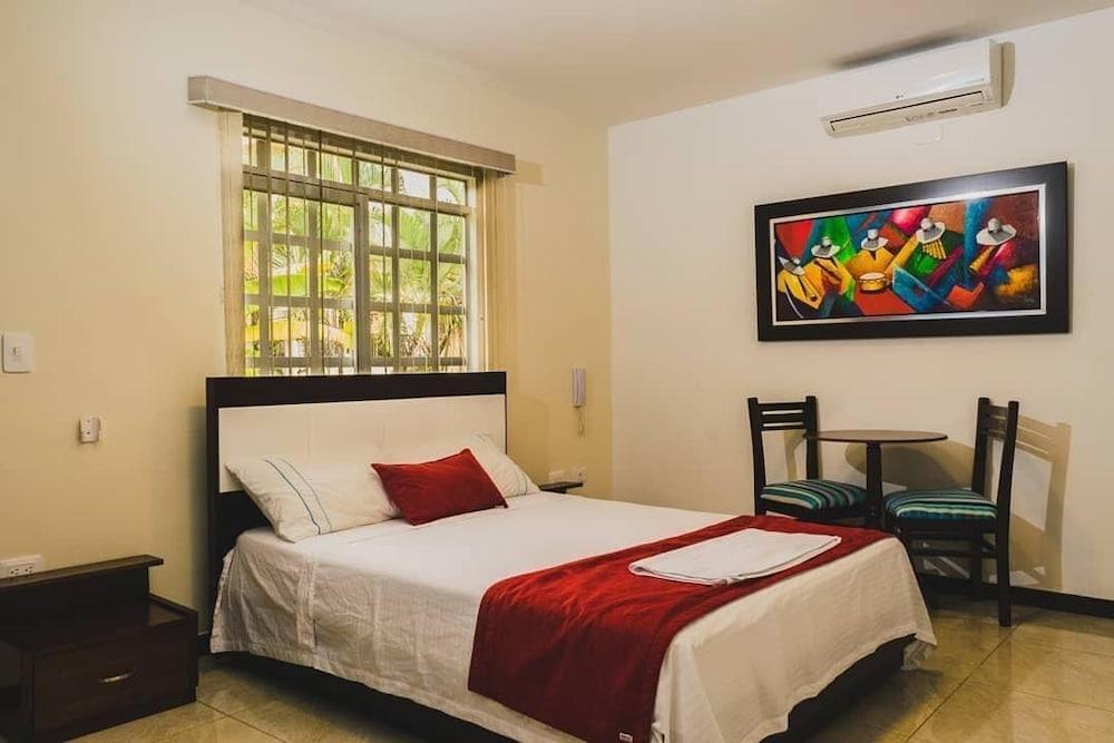 Hotel Manantial M Lare