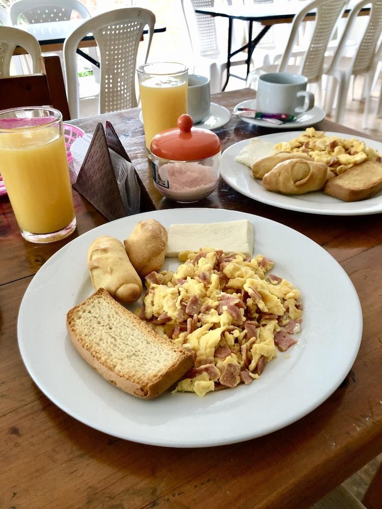 Hotel Manantial M Lare