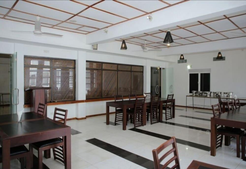 Subhas Hotel