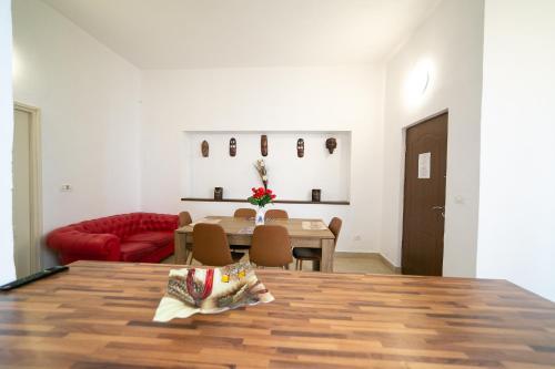 Boul Rosu Residence
