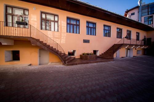 Boul Rosu Residence