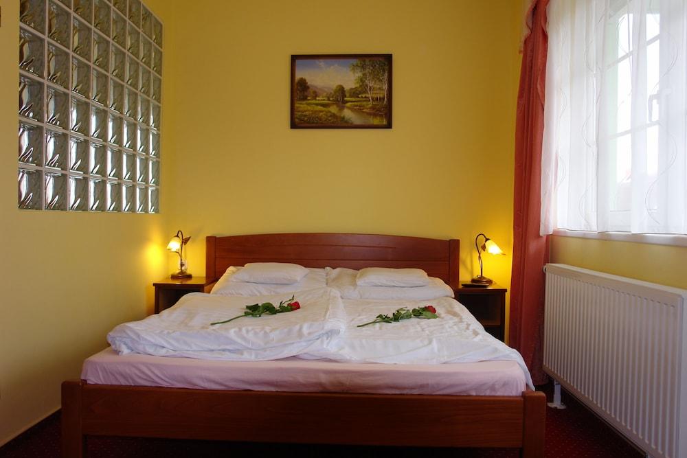 Hold Apartmanok