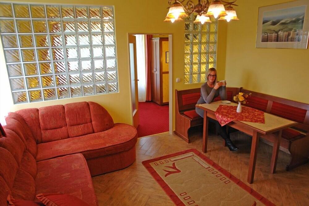 Hold Apartmanok