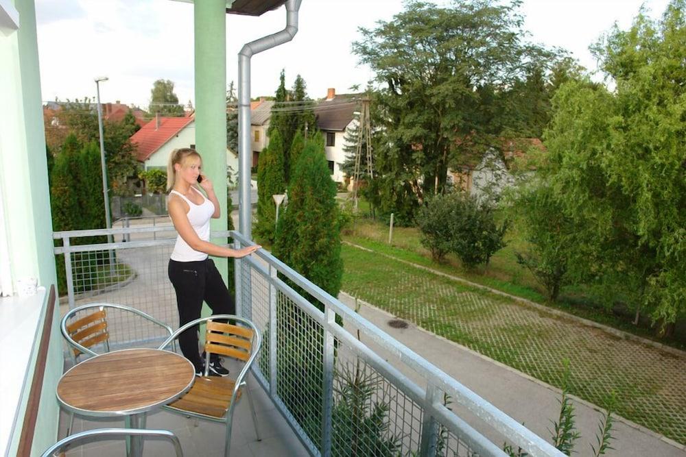 Hold Apartmanok