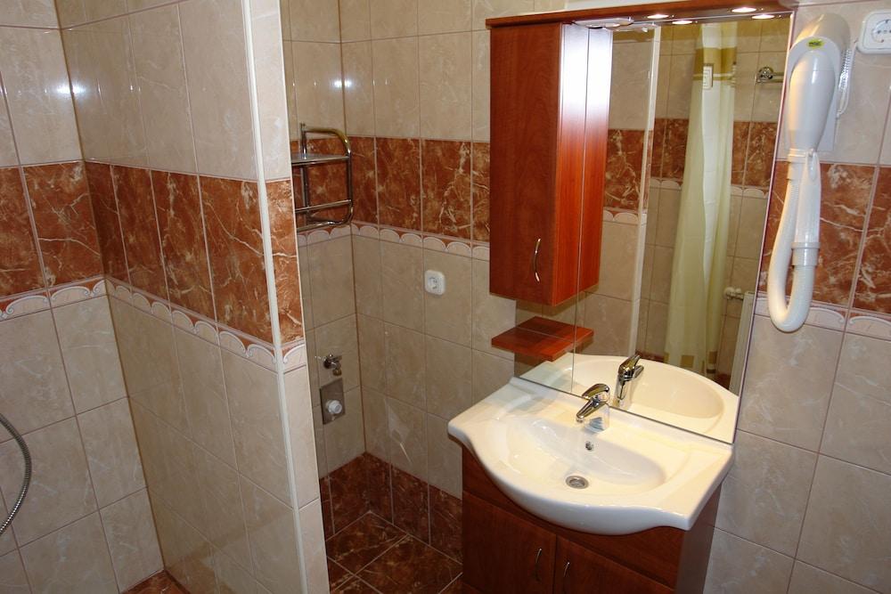 Hold Apartmanok