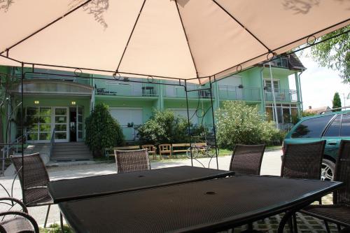 Hold Apartmanok