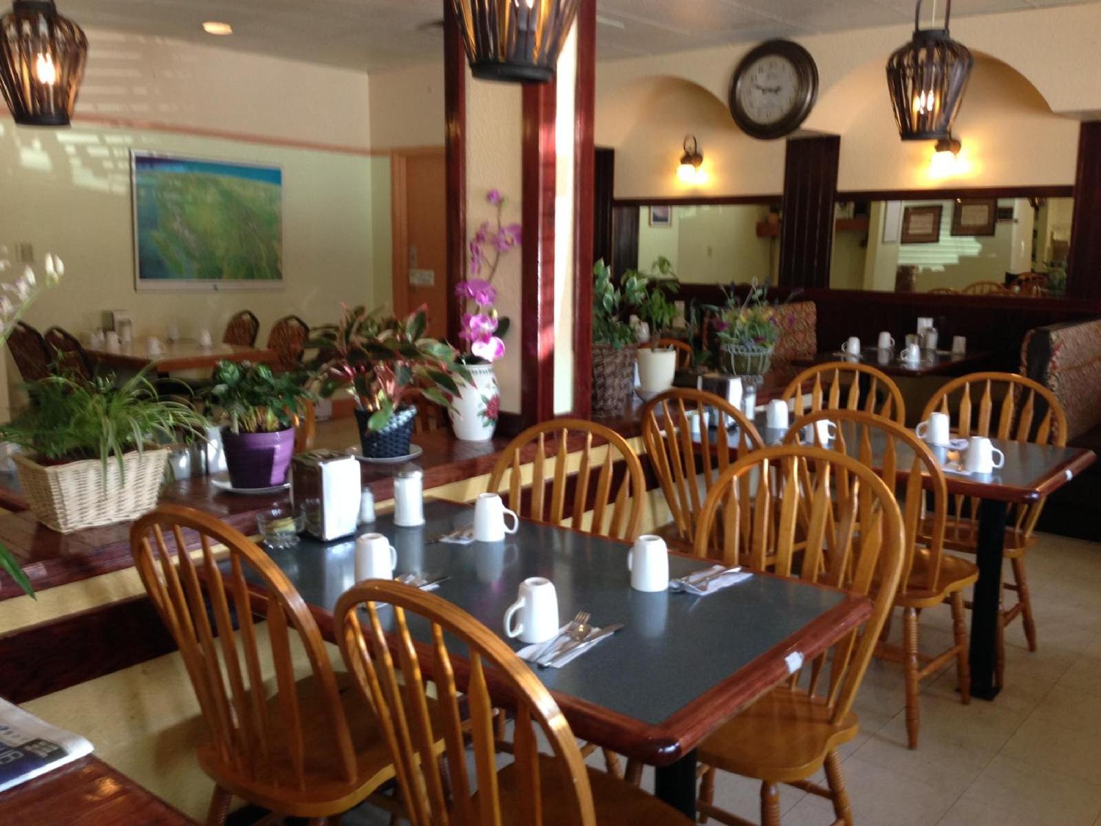 Sundre Motor Inn