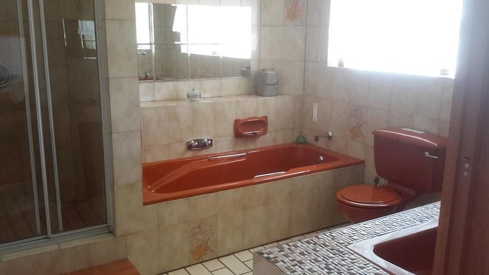 Chez Esme Guest House
