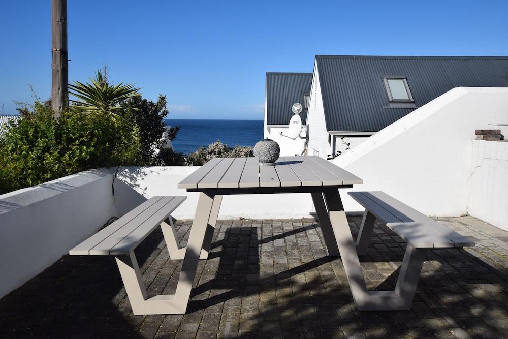 Dolphin House Apartments