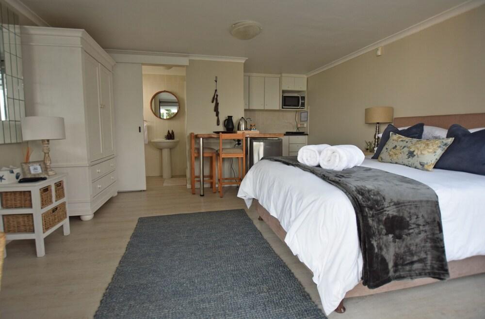 Dolphin House Apartments